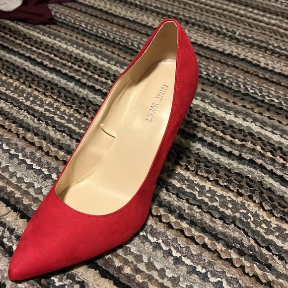 Red heels - Picture 2 of 4